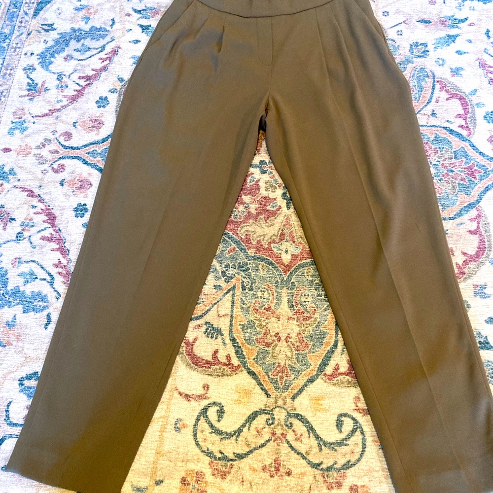 Aritzia Babaton Cohen pant size 4 Olive colour